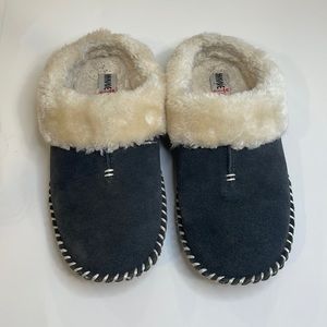 Minnetonka Slippers